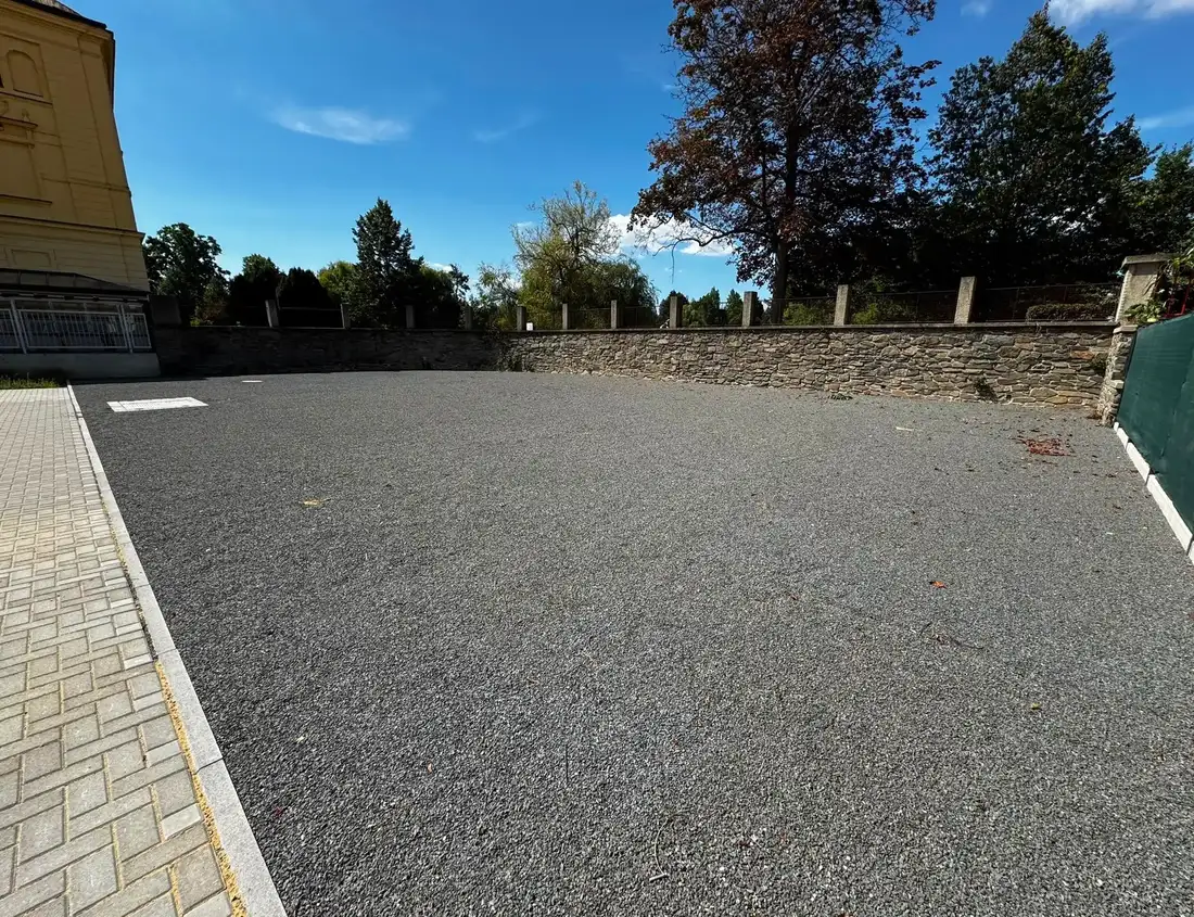 Hřiště na petanque v areálu Sokolka